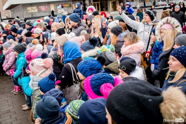 Центр Луцька «поставила на вуха» новорічна фура «Coca-Cola». ФОТО