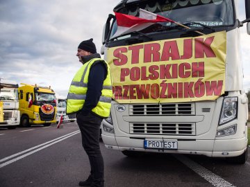 Через «Угринів — Долгобичув» пропускатимуть порожні вантажівки