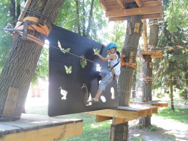 «Літо - 2015»: як луцькі школярі відпочивають у спортивно-оздоровчому таборі. ФОТО