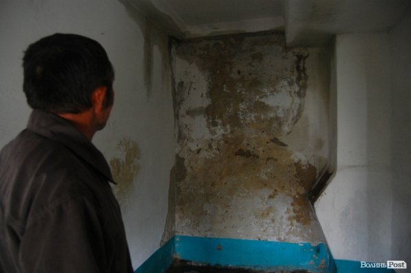 Щоразу, як іде дощ, у Луцьку затоплює багатоповерхівку. ФОТО. ВІДЕО