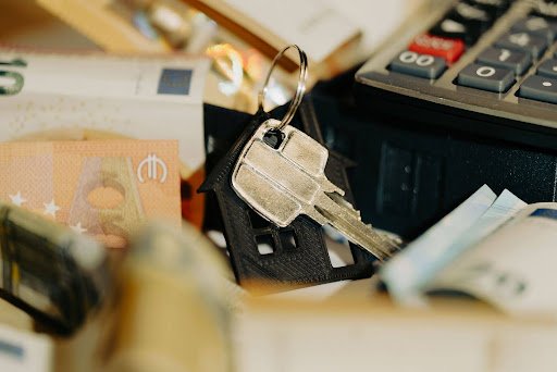 Терміново потрібні гроші: чому кредит під заставу може бути вигіднішим за швидкий продаж квартири