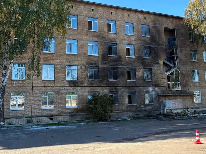 У Києві 334 школи постраждали від російських обстрілів