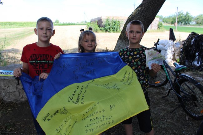 На Волині три дні працював дитячий блокпост: збирали гроші на авто для військових