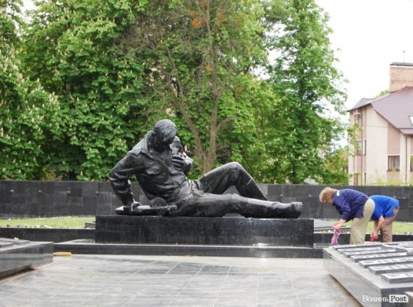 Меморіал в Луцьку оновили до Дня Перемоги