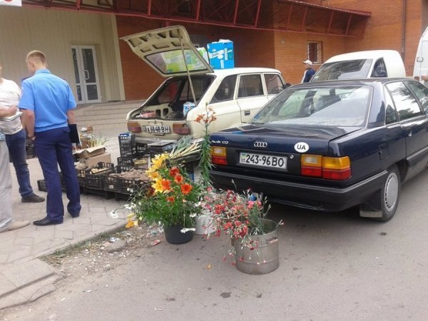 У Луцьку попри заборони продовжують стихійно торгувати. ФОТО