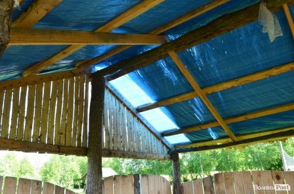 Покриття альтанок дозволяє не мокнути у дощ