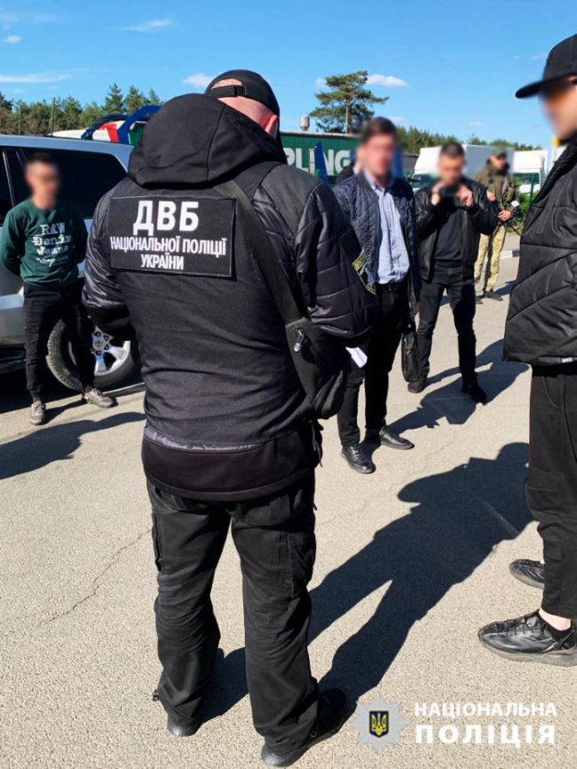 На Волині затримали киян, які незаконно переправляли «призовників» за кордон. ФОТО