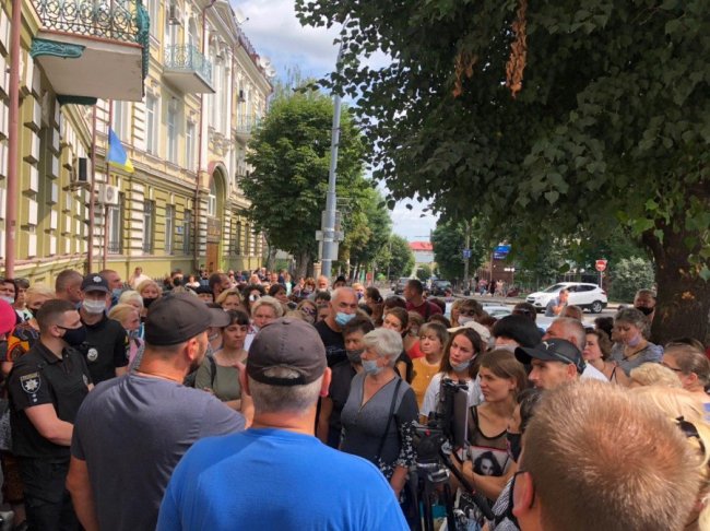 У Луцьку два дні тривають протести: мітингують біля міськради, мунварти і прокуратури. ФОТО