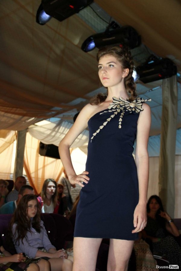Довгоногі красуні, купальники, сукні: День моди в Луцьку. ФОТО