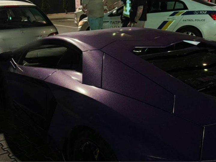 У Луцьку Mercedes врізався у Lamborghini: водій був «під мухою»