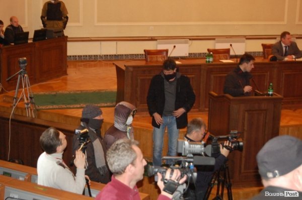 На сесію Волиньради прийшов «Правий сектор». ФОТО. ВІДЕО