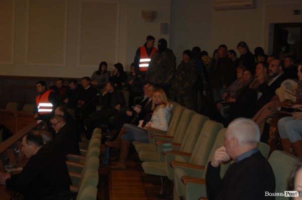 На сесію Волиньради прийшов «Правий сектор». ФОТО. ВІДЕО