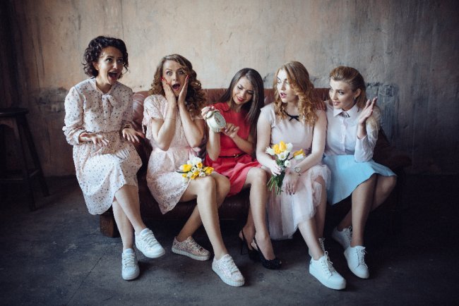 Луцькі телеведучі знялись у фотосесії в стилі «Friends». ФОТО