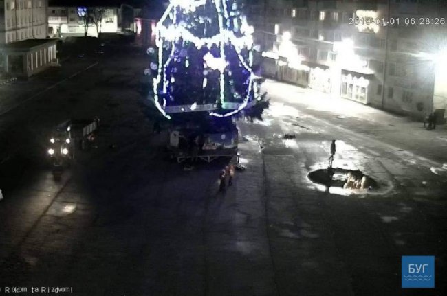 З феєрверками та гуляннями біля ялинки: як у Володимирі святкували Новий рік