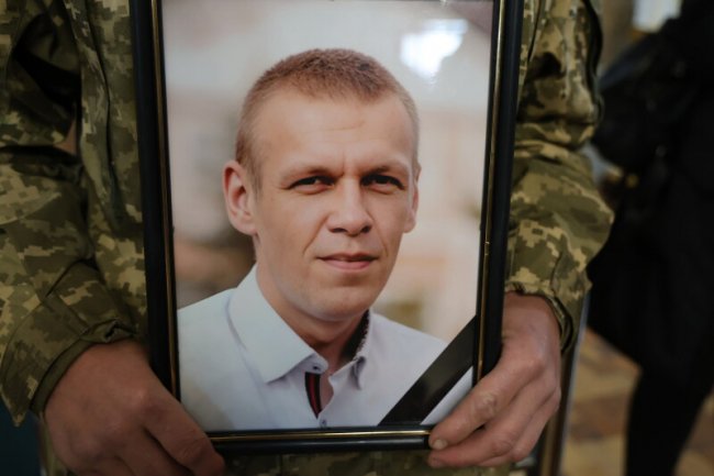 Луцьк - у скорботі: в останню дорогу провели трьох Героїв - Олега Березовського, Олега Годлевського та Василя Мельничука