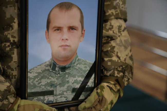 Луцьк - у скорботі: в останню дорогу провели трьох Героїв - Олега Березовського, Олега Годлевського та Василя Мельничука