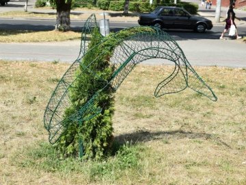 У Луцьку «висадили» п’ять дельфінів 