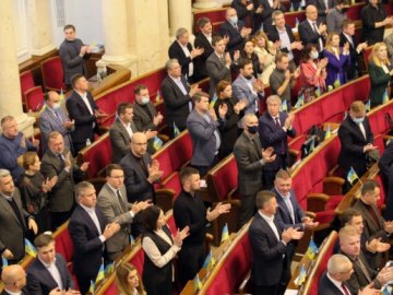 Рада створила комісію для нагляду за постачанням зброї в Україну