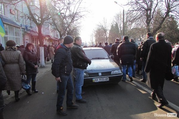У Володимирі-Волинському попрощалися із загиблим бійцем. ФОТО