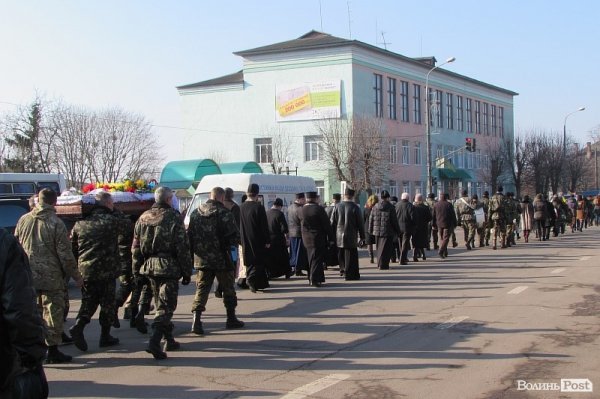 У Володимирі-Волинському попрощалися із загиблим бійцем. ФОТО