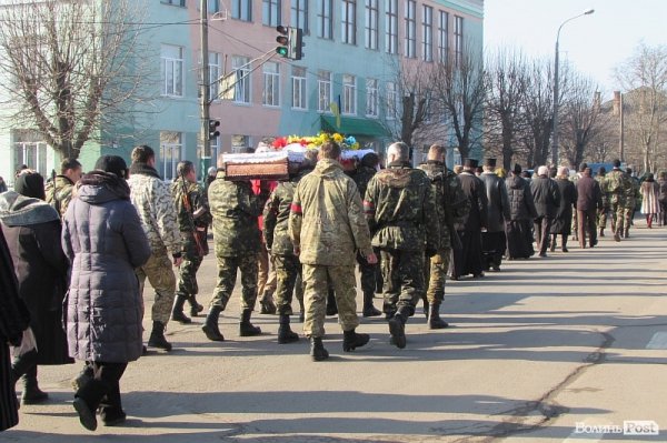 У Володимирі-Волинському попрощалися із загиблим бійцем. ФОТО