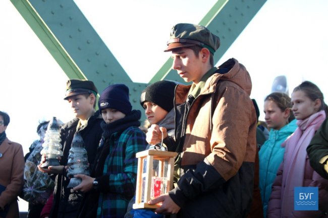 На Волинь привезли Вифлеємський вогонь миру. ФОТО