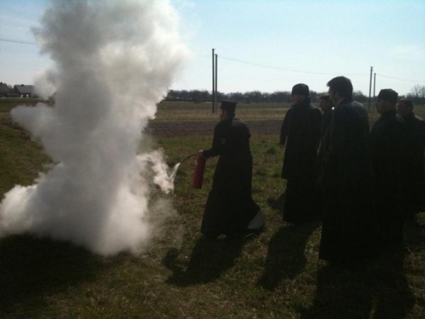 На Волині священиків вчили гасити пожежі