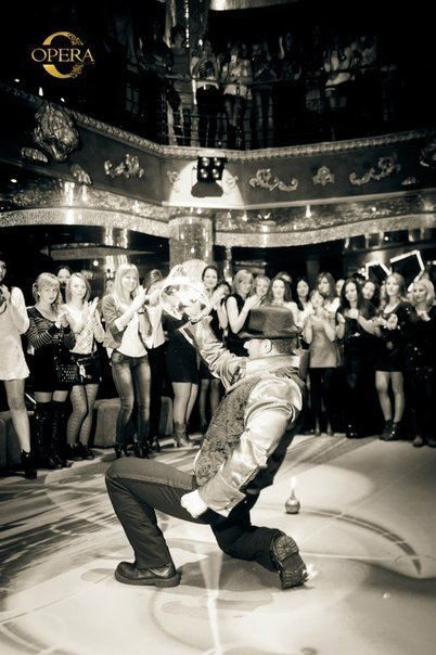 Еротичний «Дєвішнік» у луцькому клубі. ФОТО