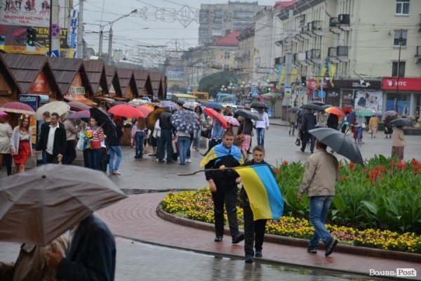 У Луцьку відзначають «дощовий» День Незалежності. ФОТО