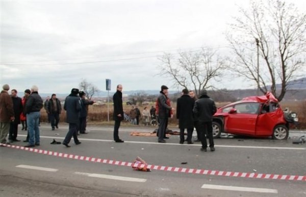 Жінка загинула, врізавшись у авто міліцейського начальника. ФОТО