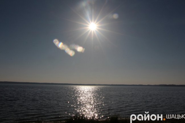 Сонячна осінь на волинському озері. ФОТО