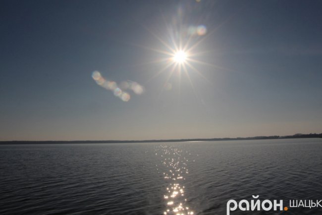 Сонячна осінь на волинському озері. ФОТО