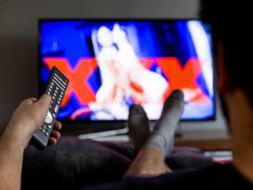 Суд відпустив лучанина, який шантажував екс-дружину сімейним порно