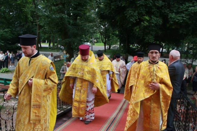 У місті на Волині освятили престол собору та накупольний хрест. ФОТО