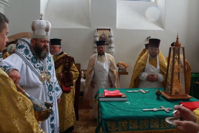 У місті на Волині освятили престол собору та накупольний хрест. ФОТО