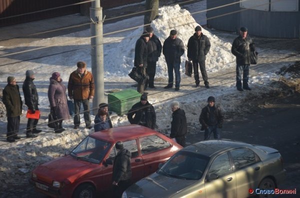 У Луцьку - тролейбусний затор. ФОТО