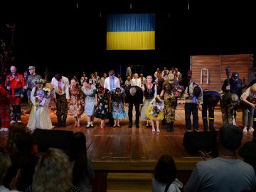 На завершення театрального сезону волинські артисти заспівали українські пісні, які присвоїла росія. ФОТО. ВІДЕО