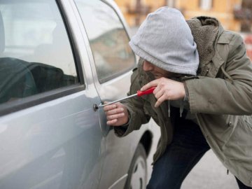 На Волині іноземець збрехав про викрадення автомобіля, аби отримати страхові виплати