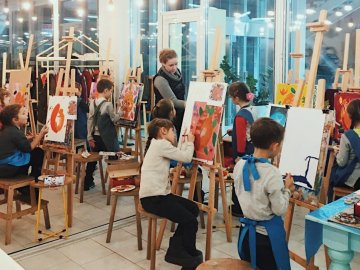 Розповіли про особливості художньої студії у «Промені»*