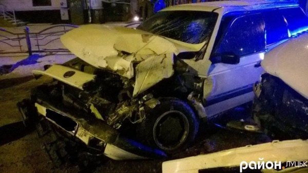 Нічна аварія в Луцьку: водій знехтував Правилами дорожнього руху. ФОТО