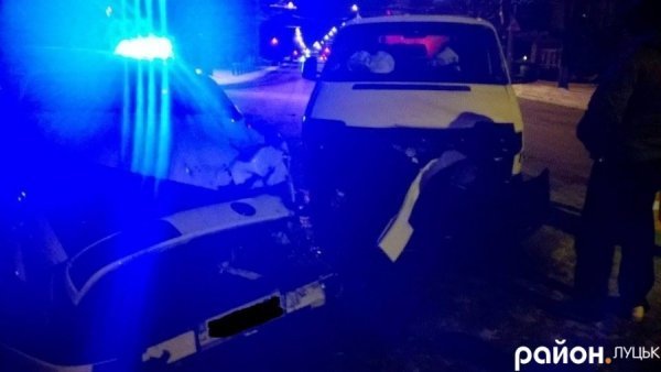 Нічна аварія в Луцьку: водій знехтував Правилами дорожнього руху. ФОТО