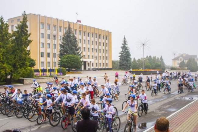У місті на Волині відбувся святковий велопробіг. ФОТО