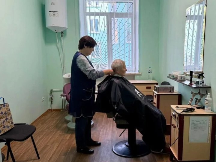 У місті на Волині запрацювала соціальна перукарня