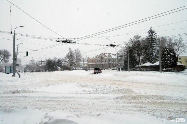 Як Луцьк замело снігом. ФОТО