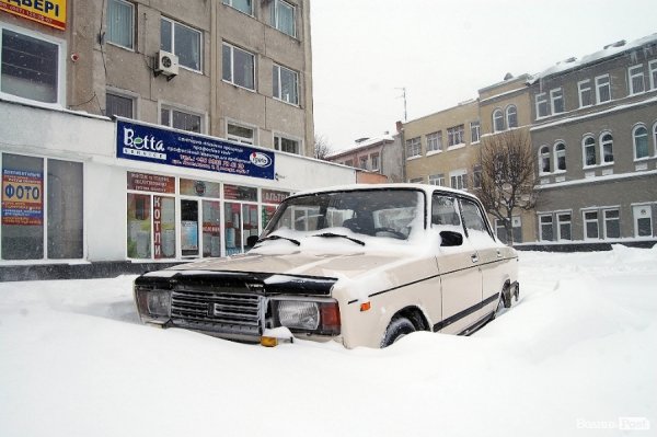 Як Луцьк замело снігом. ФОТО