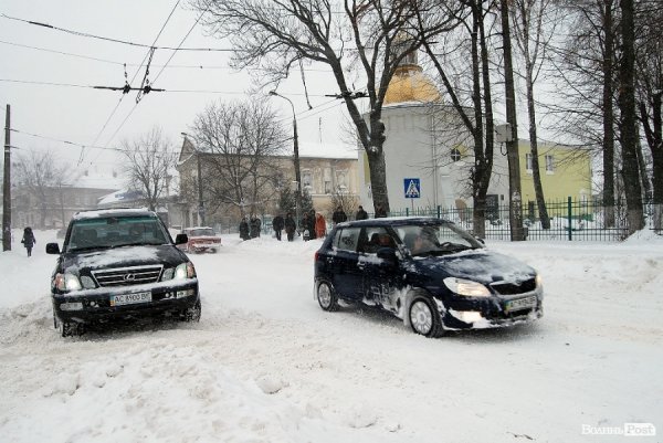 Як Луцьк замело снігом. ФОТО