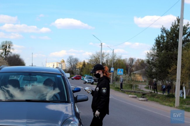 Як працюють контрольно-пропускні пункти на в’їздах до Нововолинська. ФОТО. ВІДЕО