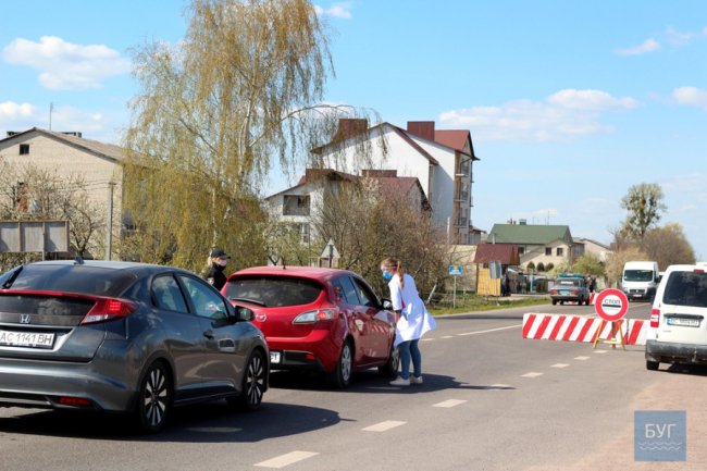 Як працюють контрольно-пропускні пункти на в’їздах до Нововолинська. ФОТО. ВІДЕО