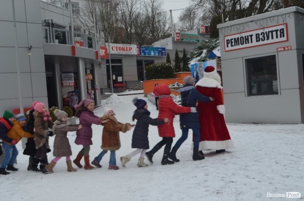 Луцький меценат Андрій Покровський влаштував різдвяне свято для соціально  незахищених діток