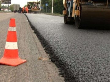 Відсутність розмітки, повалені дерева і хащі: на що скаржаться лучани